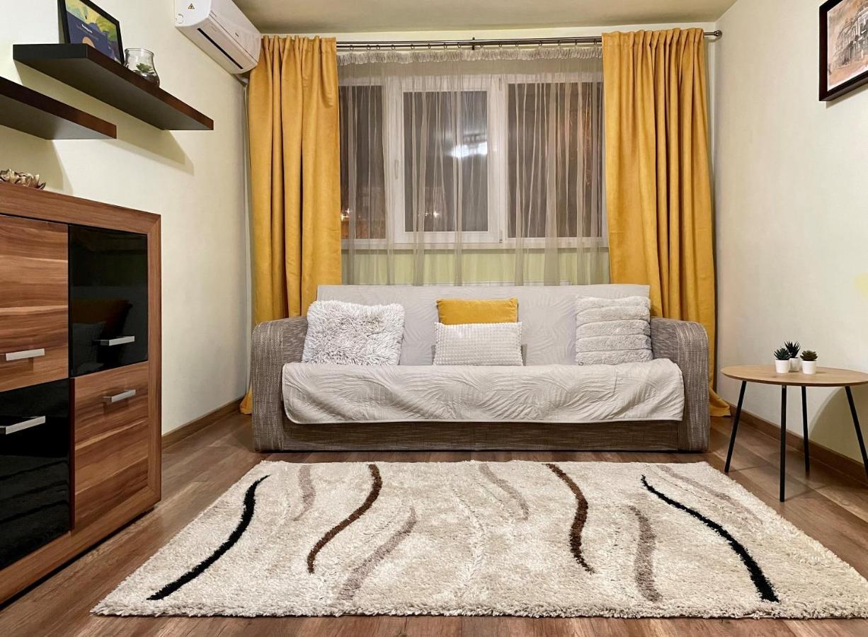 Cozy And Clean Apartment, Near National Arena Boekarest Buitenkant foto